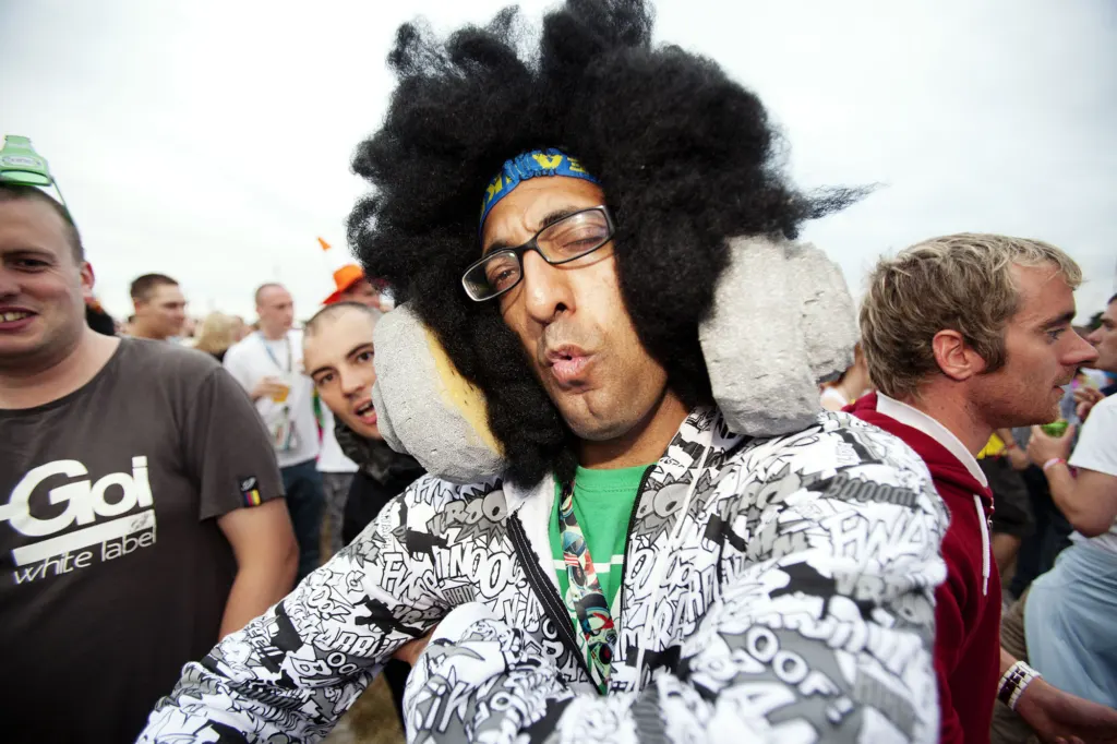 Festivalgoers and atmosphere at Global Gathering 2010